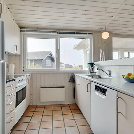 Nyssa - 350m From The Sea By Interhome * Lakolk